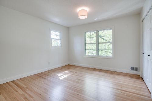 4900 Larkspur Ln, Minneapolis MN  55435-4028 exterior