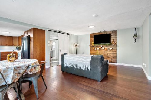 11510 Terry Ave, Hazelwood, MO 63043-1847