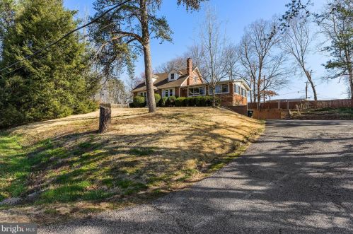 1514 Lakewood Dr, Woodbridge, VA 22192-2813