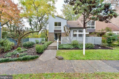 11540 Links Dr, Herndon, VA 20190-4821