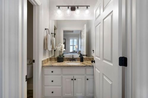 555 Glenmanor Ct, Atlanta GA  30328-4270 exterior