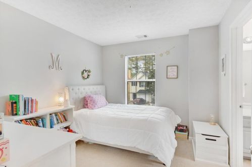 4072 Beaver Oaks Dr, Duluth GA  30096-5673 exterior