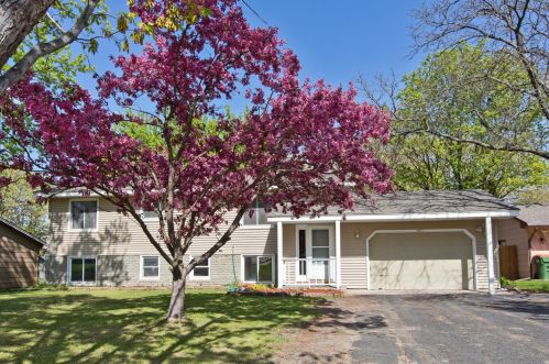 10371 Hummingbird St, Minneapolis, MN 55433-4758