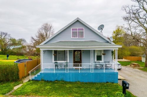 62 Jefferson St, Tiverton, RI 02878-2320