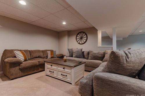 16 Paugussett Rd, Sandy Hook CT  06482-1557 exterior