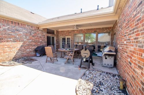 4216 Chippewa Ct, Carrollton TX  75010-1191 exterior