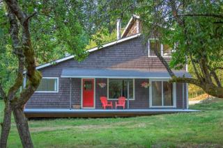 5550 Totten Rd, Breidablick, WA 98370-7829