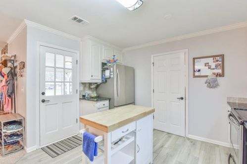 5255 Sugar Ridge Dr, Buford, GA 30518-4565