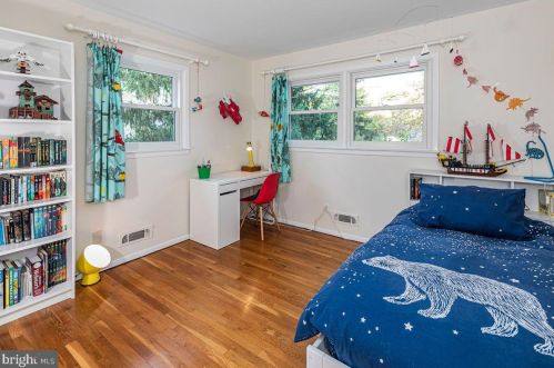 15 Robert Rd, Princeton NJ  08540-5332 exterior