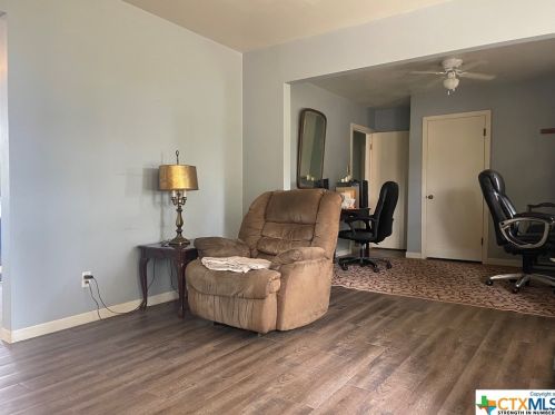 4 Kathy St, Victoria, TX 77905-3641