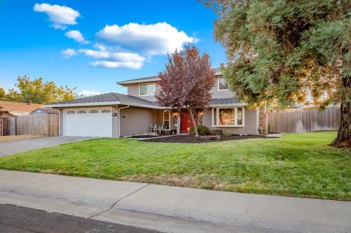 4933 Hillhurst Dr, Fair Oaks, CA 95628-4252