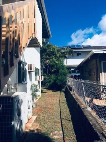 1102 19th Ave, Honolulu HI  96816-4609 exterior