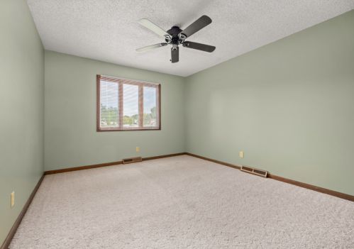 1604 Gingercreek Ct, Sycamore IL 60178-2722 exterior