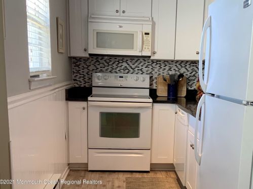 71 White St, Tinton Falls, NJ 07724-4824