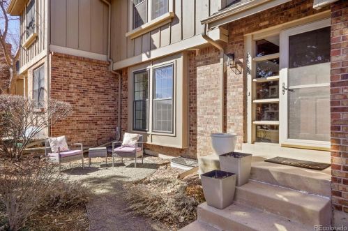 8290 Phillips Pl, Englewood, CO 80112-3200