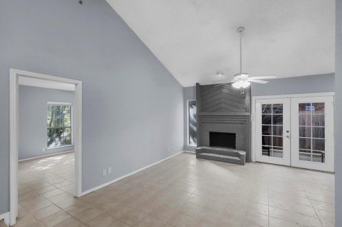 231 Shady Lane Dr, Fort Worth TX  76112-0751 exterior