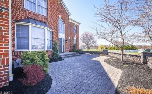 2 Old Field Ct, Flemington, NJ 08822-3412