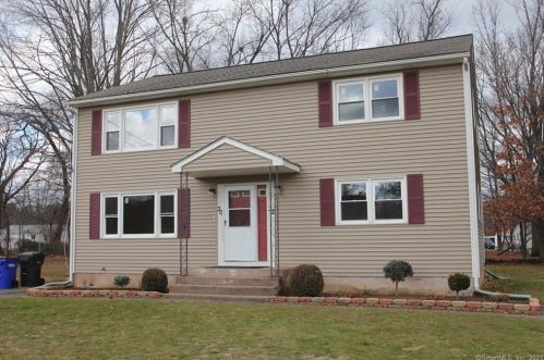 32 Lownds Dr, Windsor Locks CT  06096-2819 exterior