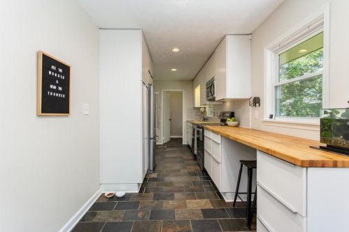 6889 Lockridge Dr, Atlanta GA  30360-1514 exterior