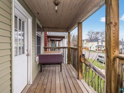 1027 6th St, Duluth, MN 55806-2305