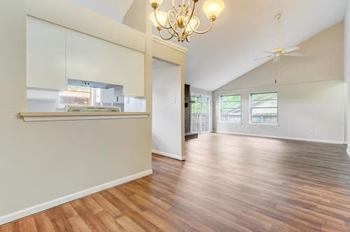 2043 Clubview Dr, Carrollton TX 75006-1703 exterior