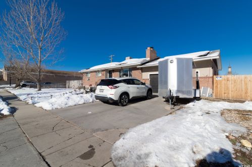 3188 Skyvue Cir, Taylorsville, UT 84088-5330
