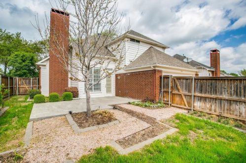 337 Touchdown Dr, Irving TX exterior