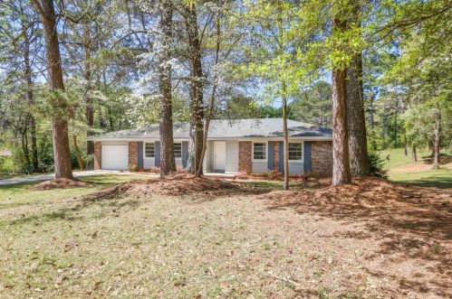 574 Mount Vista Rd, Stone Mountain, GA 30087-5627