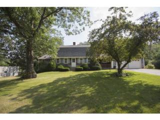 14 Cottage Rd, Kensington, NH 03833-6707