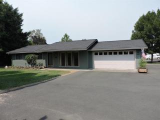 1507 Modoc Ave, Medford OR  97504-3647 exterior
