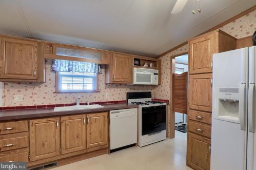 200 Cricklewood Ct, Lancaster PA  17603-2173 exterior