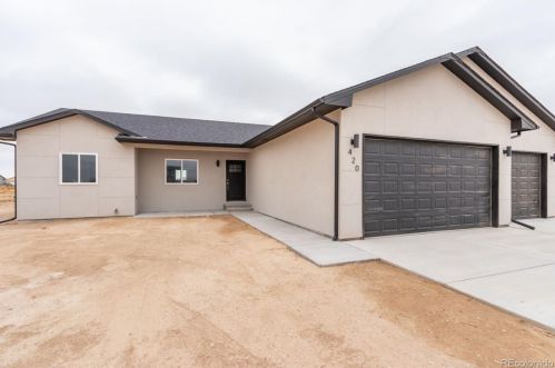 420 Desert Cove Dr, Pueblo, CO 81007-2194
