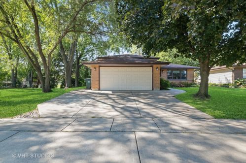 2101 Old Hicks Rd, Palatine, IL 60074-1212