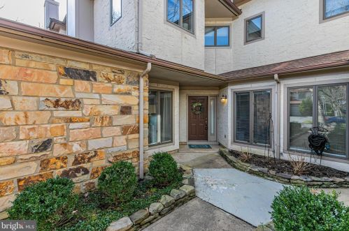 24 Woodmont Dr, Trenton, NJ 08648-2115