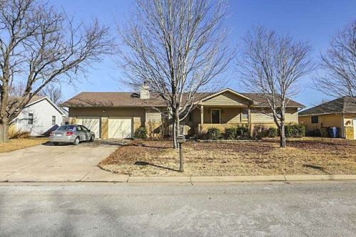 200 Williamsburg St, Andover, KS 67002-9771
