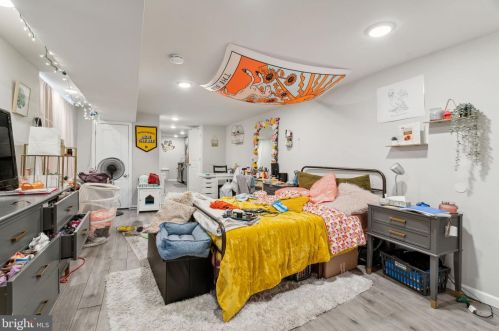 129 63rd St, Philadelphia PA 19142-2303 exterior