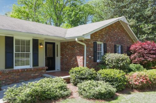 4670 Huntley Dr, Atlanta, GA 30342-2728