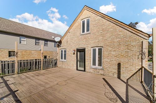 7103 Keeney St, Niles IL  60714-3039 exterior