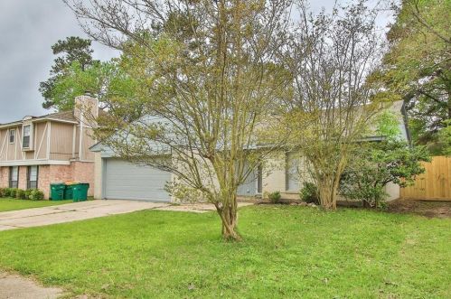 203 Hartford Dr, Conroe TX  77303-1803 exterior