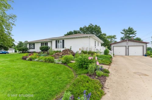 3447 5750e Rd, Saint Anne, IL 60964-4137