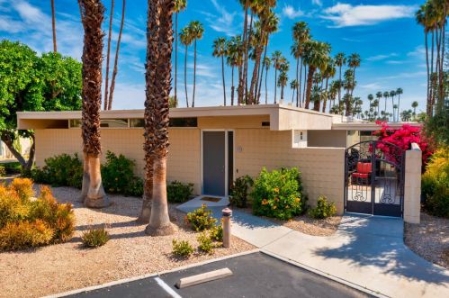 17 Desert Lakes Dr, Palm Springs, CA 92264-5520