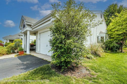 4 Mansfield Ave, Lakehurst, NJ 08759-6666