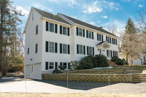 21 Bicentennial Dr, Nashua, NH 03062-2468