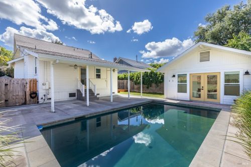 302 Scott St, Ukiah CA  95482-4320 exterior