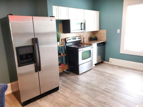 1737 Center Ave, Atlanta GA  30344-4703 exterior