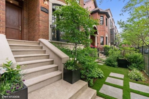 2840 Paulina St, Chicago, IL 60657-4012