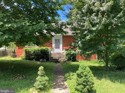 6910 Jackson Ave, Falls Church, VA 22042-1911