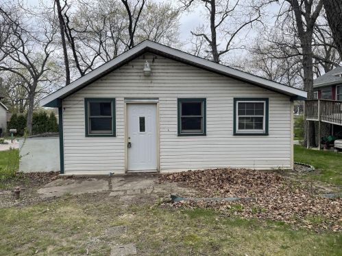 42028 East Rd, Antioch, IL 60002-8909