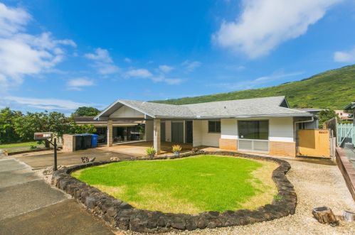 662 Hahaione St, Honolulu, HI 96825-1060