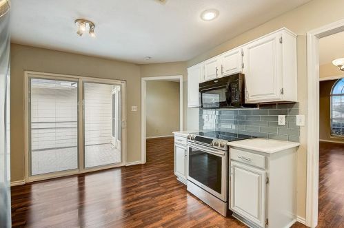 1422 Mapleview Dr, Carrollton TX 75007-6019 exterior